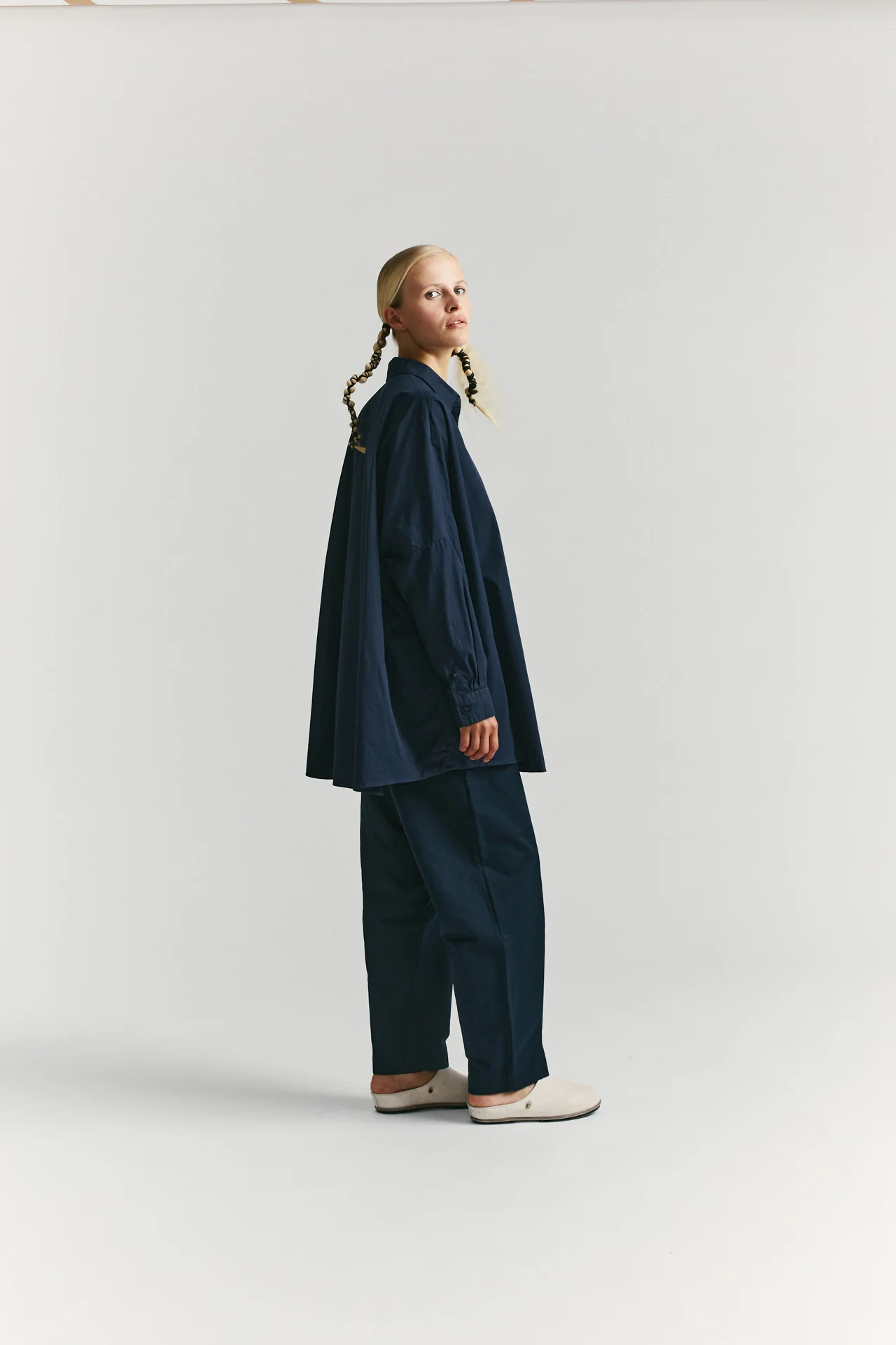 ATOMLESS LESS SHIRT - COT - NAVY - Image 3