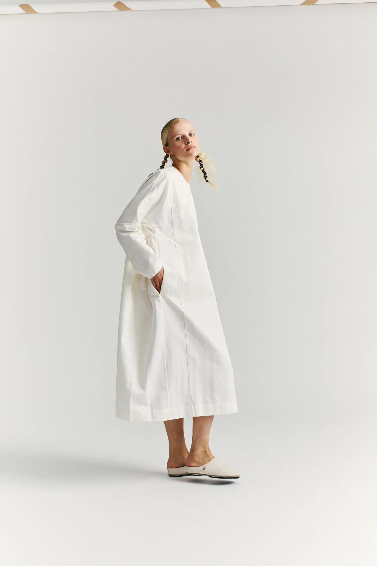 PYJ ROUCH DRESS - TWILL - WHITE - Image 5